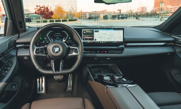 2025 BMW 5-Series Navigation and Infotainment System