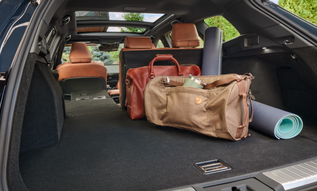 2025 Toyota Crown Signia cargo 2025 Toyota Crown Signia cargo