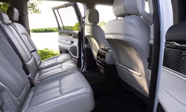 2024 Jeep Wagoneer Interior