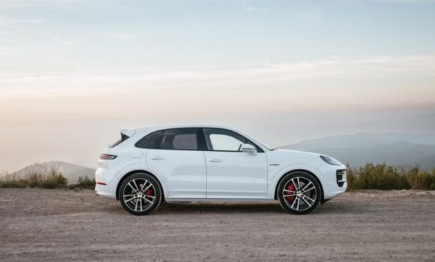 2025 Porsche Cayenne Turbo E-Hybrid Exterior